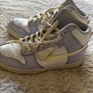 Nike Hightops Womens 3.5 Coconut Milk and Oxygen Purple